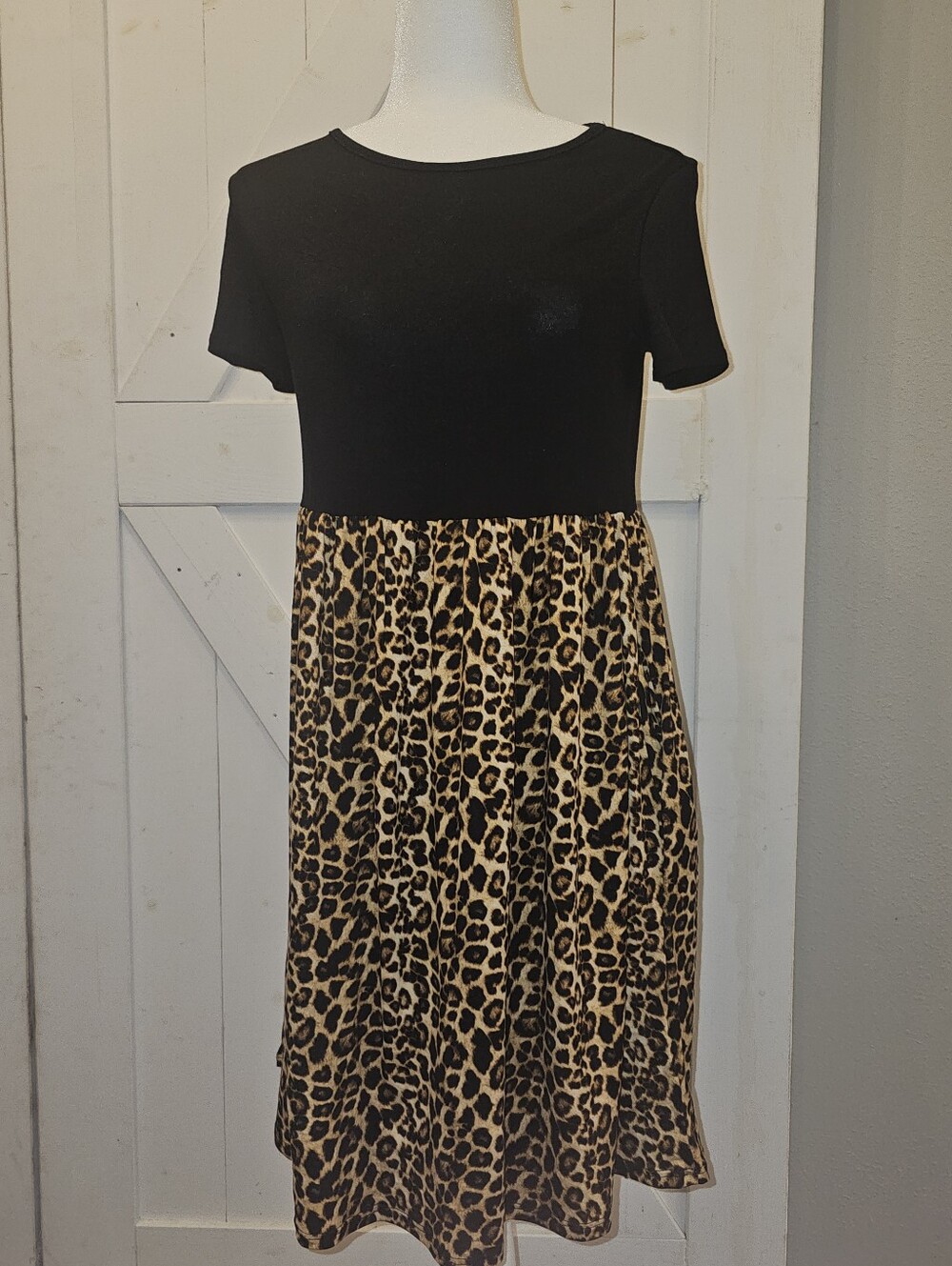 NWOT-Cream n Sugar Leopard And Black Midi‎ Dress